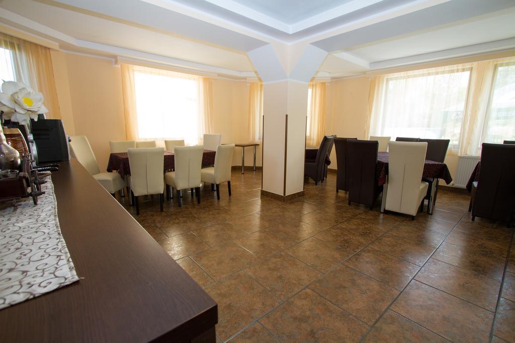 Sîmbăta de Sus Pensiunea Royal Garden酒店 外观 照片