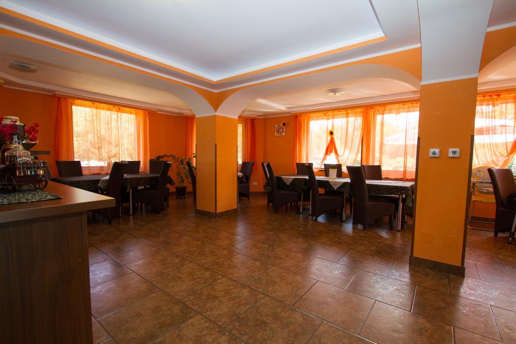 Sîmbăta de Sus Pensiunea Royal Garden酒店 外观 照片